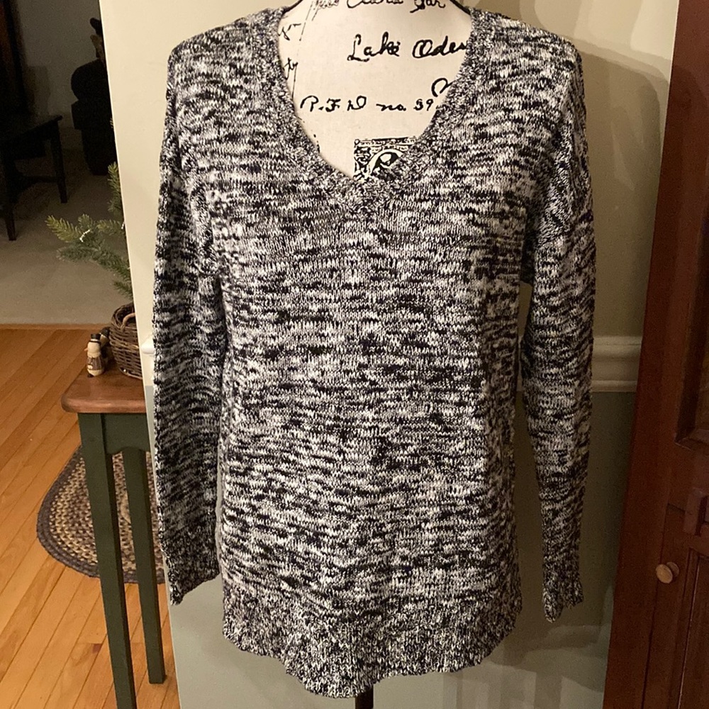 American Eagle black/white silver thread v-neck sweater